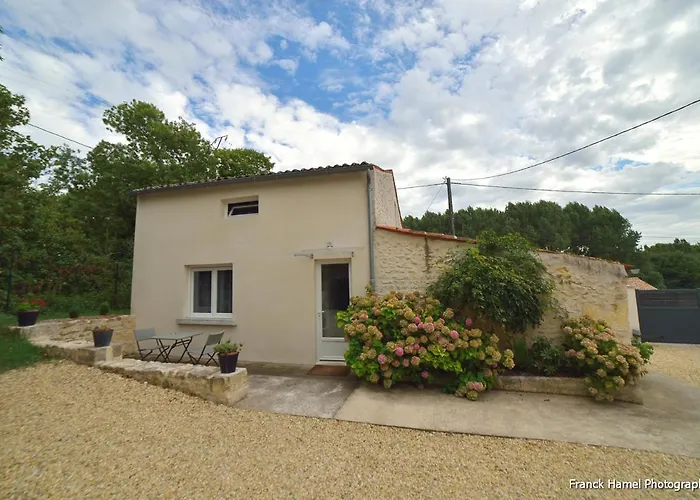 Le Clos Des Oiseaux סנטה
