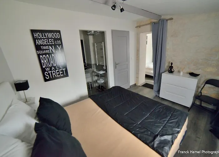 Le Clos Des Oiseaux Bed & Breakfast 4*