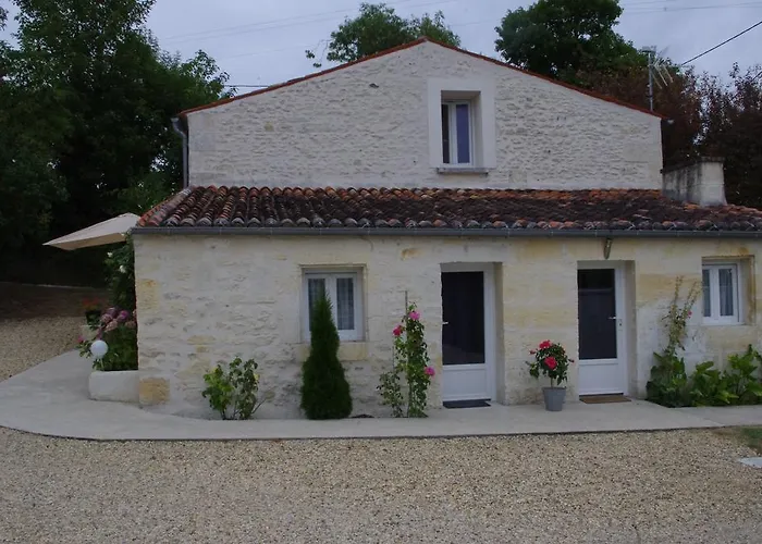 Le Clos Des Oiseaux Bed & Breakfast Saintes