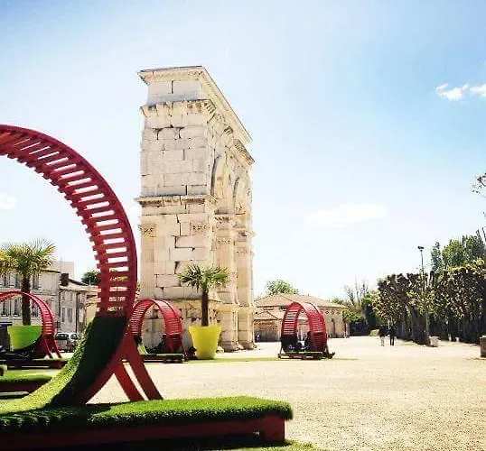 Le Clos Des Oiseaux לינה וארוחת בוקר 4*